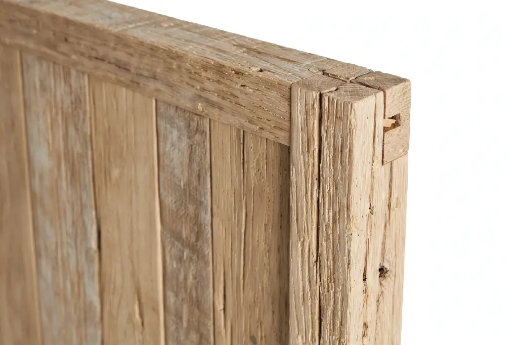 Rustic-Reclaimed-Wood-Single-Bed-Custom-Made-Beds-1-close-View.webp